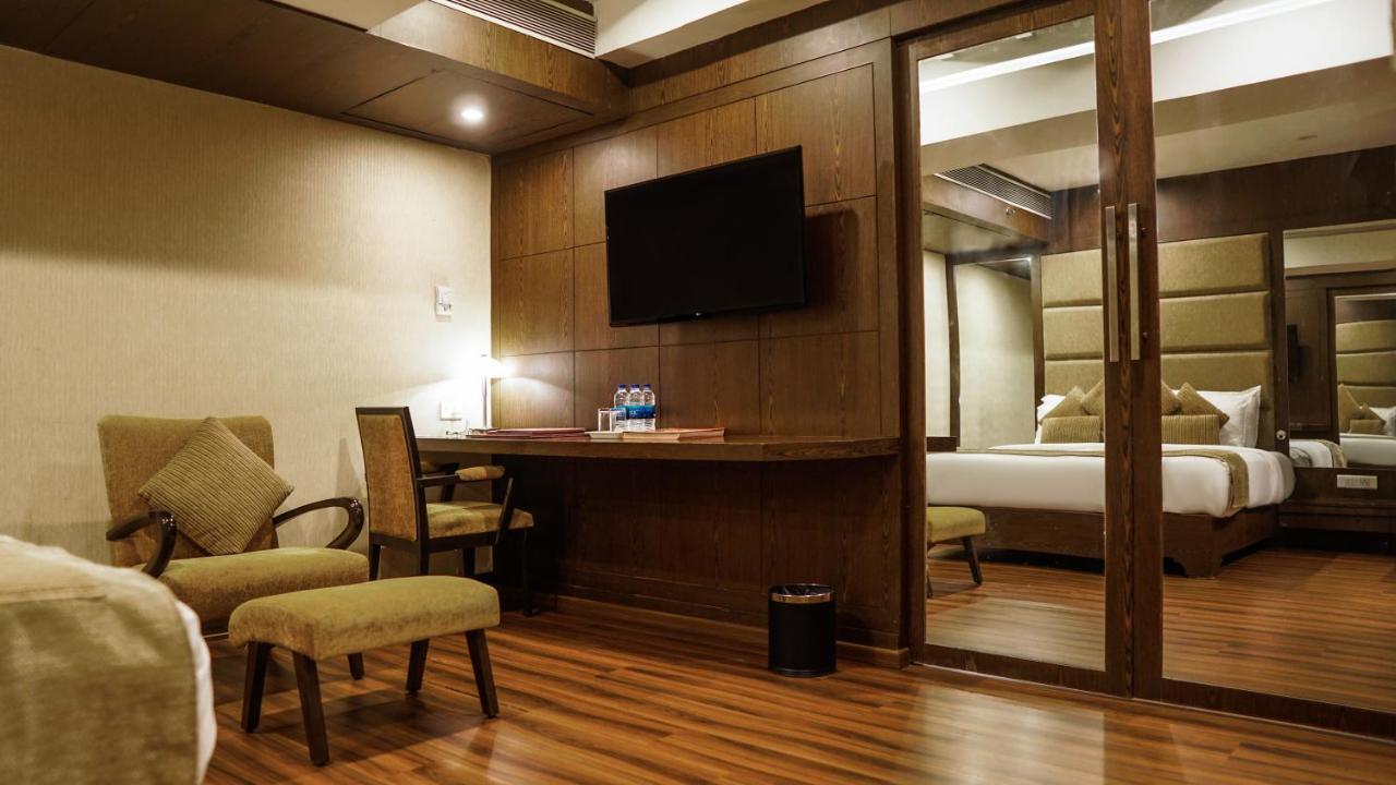 Hotel Centre Point Nagpur Exteriör bild