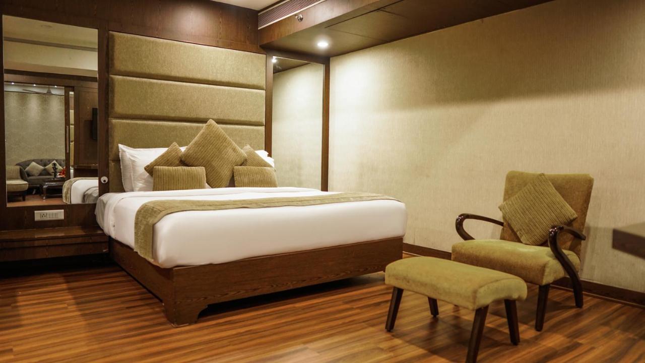 Hotel Centre Point Nagpur Exteriör bild