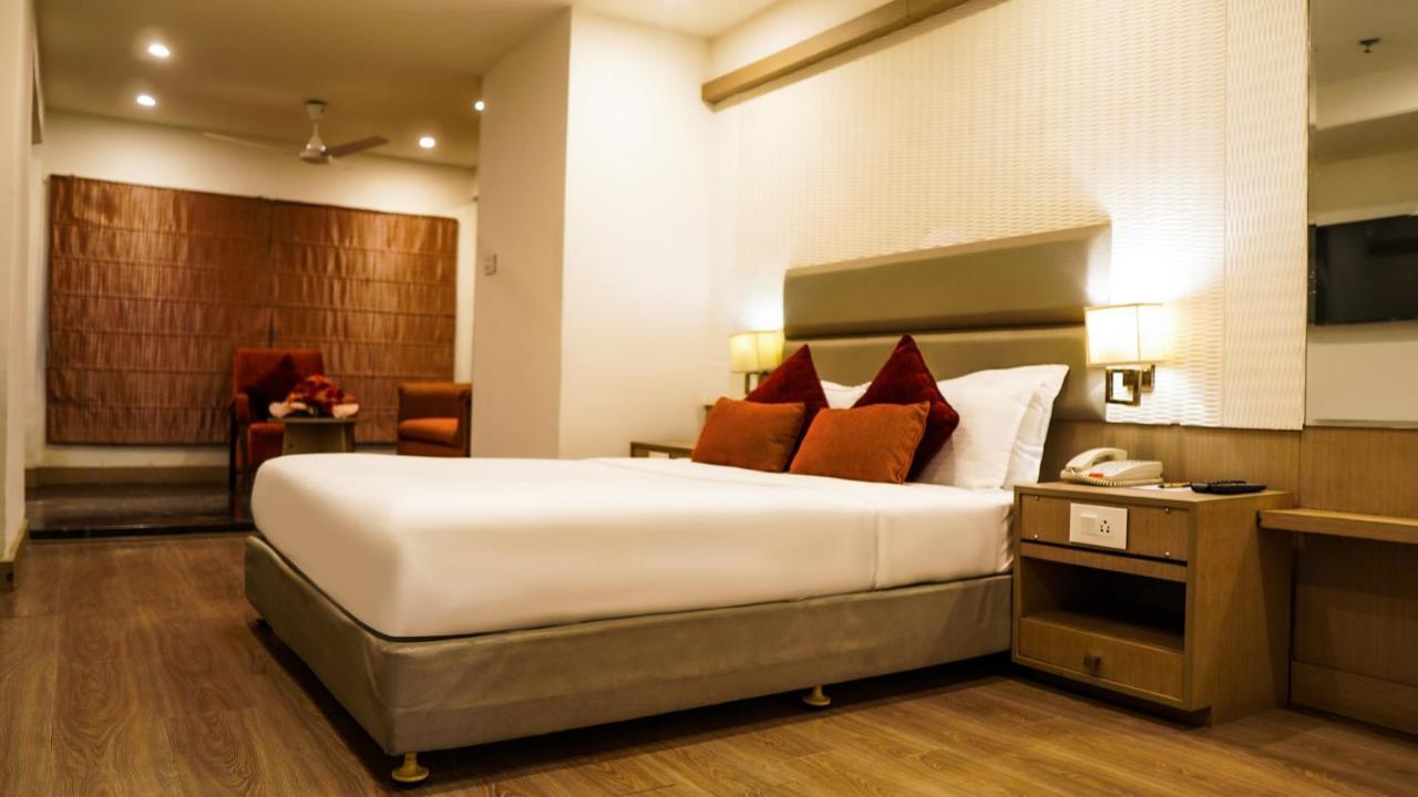Hotel Centre Point Nagpur Exteriör bild