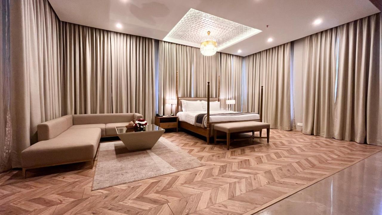 Hotel Centre Point Nagpur Exteriör bild