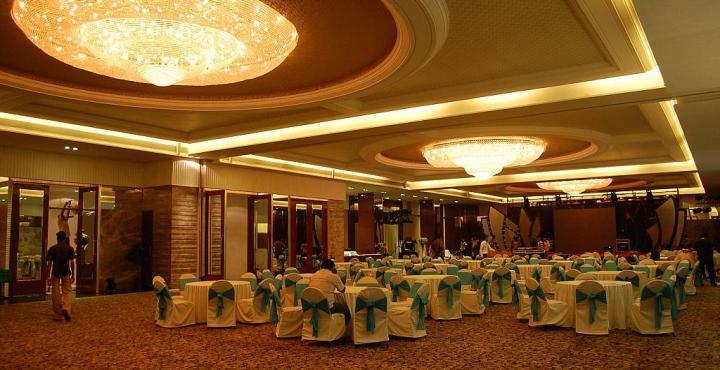 Hotel Centre Point Nagpur Exteriör bild