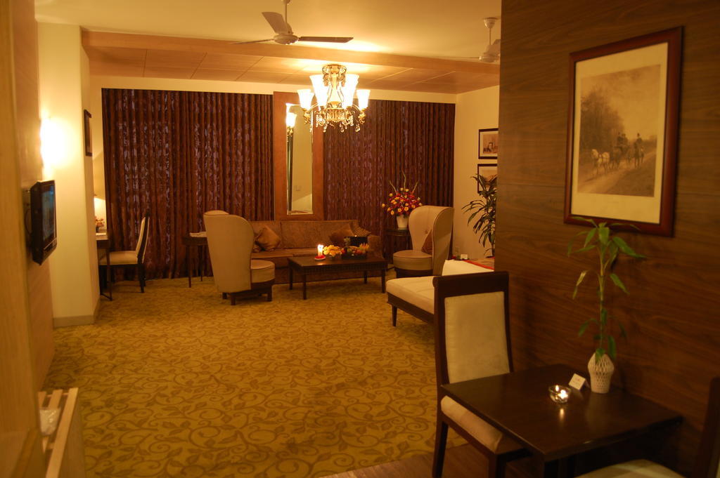 Hotel Centre Point Nagpur Exteriör bild